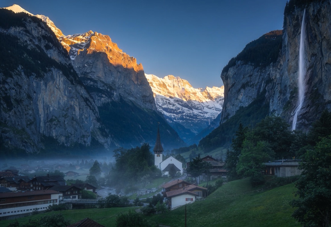 Lauterbrunnental mit Wasserfall